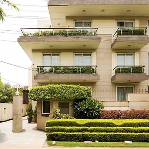 *** Bed & Breakfast Perch Service Apartment- Sector 40 India